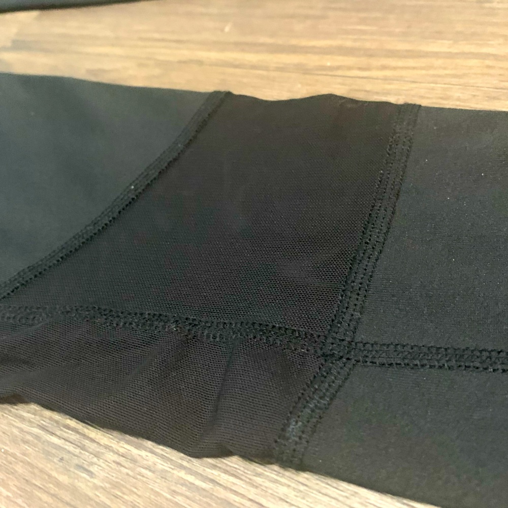 Women’s Black Hollister Mesh Leggings - Picture 4 of 6